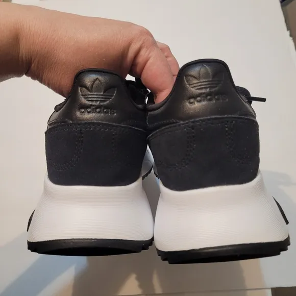 NWOT Adidas Unisex Retropy F2 Sneakers size 7.5