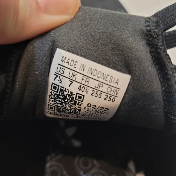 NWOT Adidas Unisex Retropy F2 Sneakers size 7.5