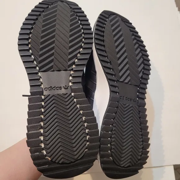 NWOT Adidas Unisex Retropy F2 Sneakers size 7.5
