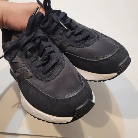 NWOT Adidas Unisex Retropy F2 Sneakers size 7.5