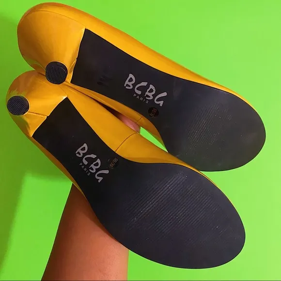 NWOT BCBG Mustard Yellow Genuine Patent Leather Heels Shoes Size 9