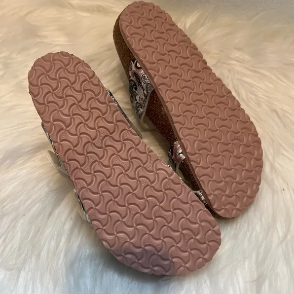 NWOT Birkenstock Girls Mayari size 34