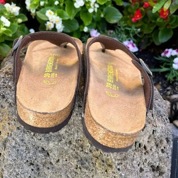 NWOT! Birkenstock Gizeh Sandals- Size 39EU