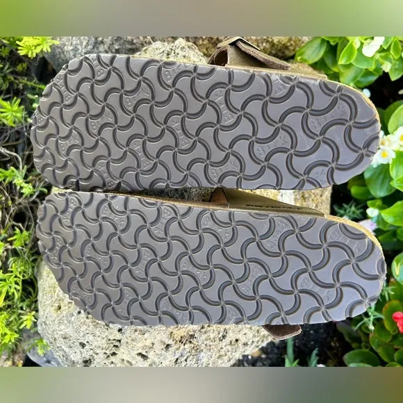 NWOT! Birkenstock Gizeh Sandals- Size 39EU