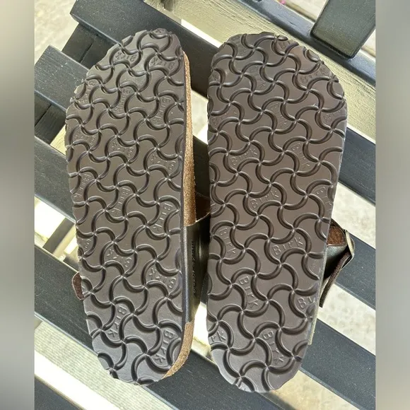 NWOT! Birkenstock Gizeh Sandals- Size 39EU
