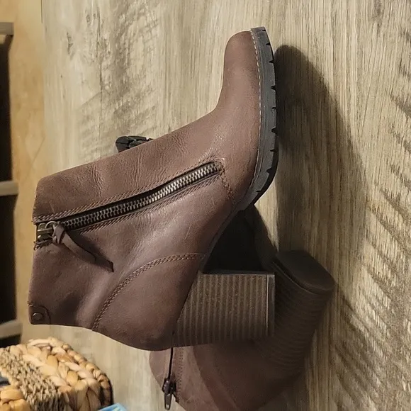 NWOT Clarks Brown Ankel Boots SZ  7