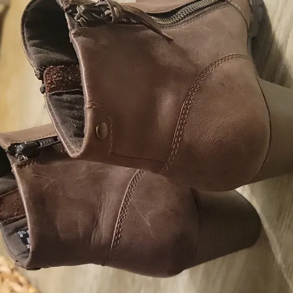 NWOT Clarks Brown Ankel Boots SZ  7