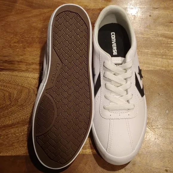 NWOT Converse Boulevard Ox Leather Sneakers