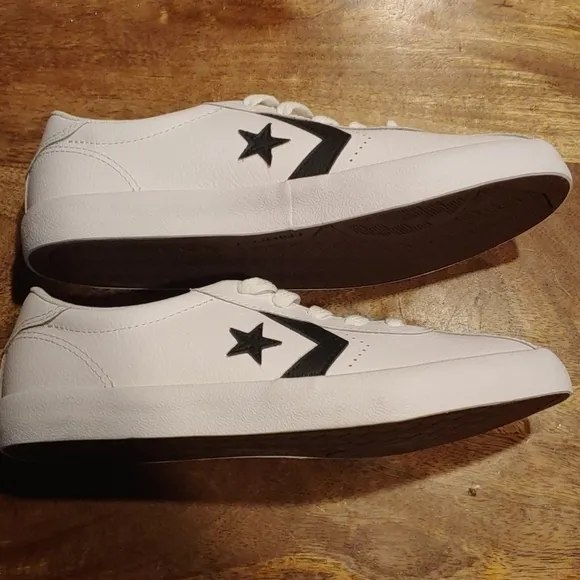 NWOT Converse Boulevard Ox Leather Sneakers