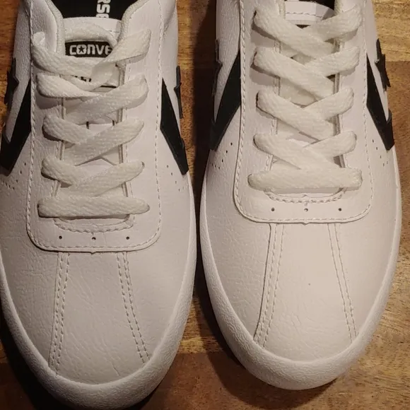 NWOT Converse Boulevard Ox Leather Sneakers