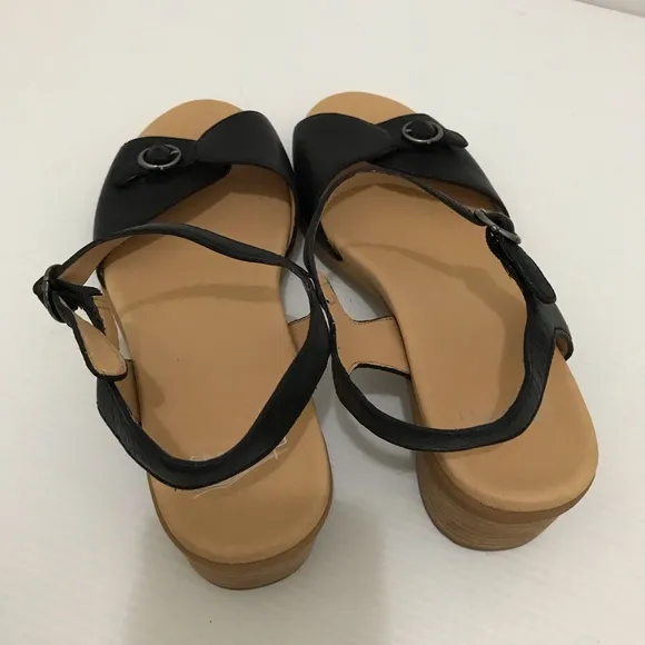 NWOT Dansko Women's Tessie Sandals Size 39