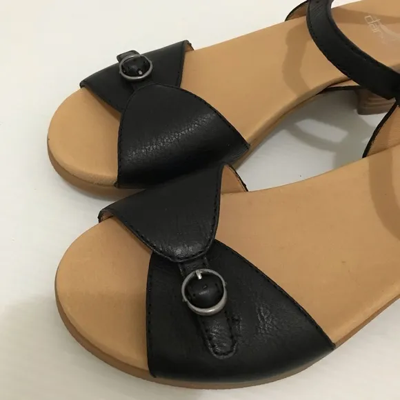 NWOT Dansko Women's Tessie Sandals Size 39
