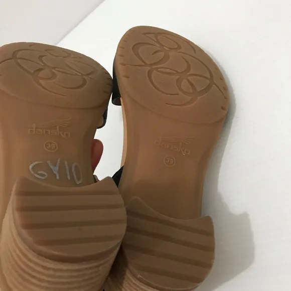 NWOT Dansko Women's Tessie Sandals Size 39