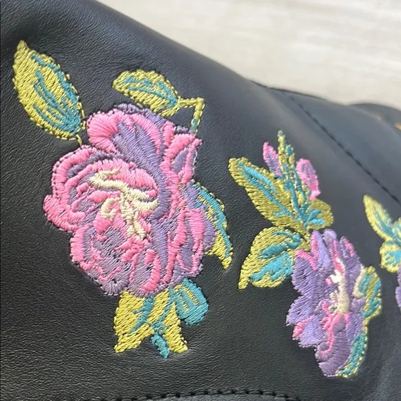 NWOT Dr. Martens Flower Embroidered Boot Black Size 9
