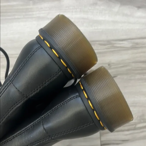 NWOT Dr. Martens Flower Embroidered Boot Black Size 9