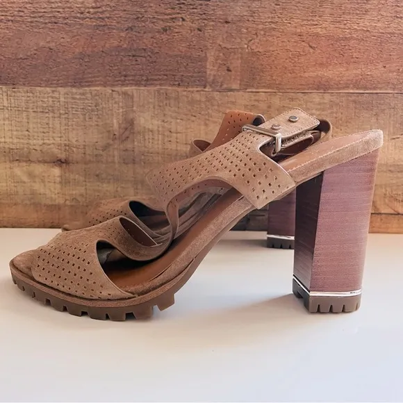 NWOT Franco Sarto Allister 2 Perforated Suede Leather Lug Sole Heeled Sandals