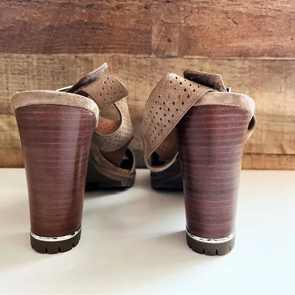 NWOT Franco Sarto Allister 2 Perforated Suede Leather Lug Sole Heeled Sandals