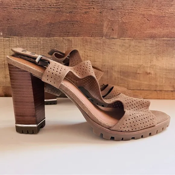 NWOT Franco Sarto Allister 2 Perforated Suede Leather Lug Sole Heeled Sandals