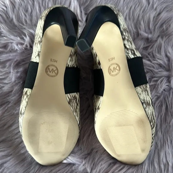 NWOT Michael Michael Kors Sandals
