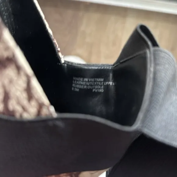 NWOT Michael Michael Kors Sandals