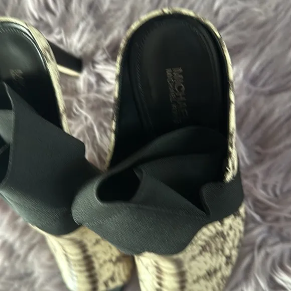 NWOT Michael Michael Kors Sandals