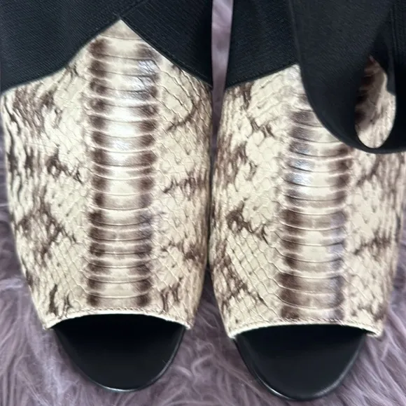 NWOT Michael Michael Kors Sandals