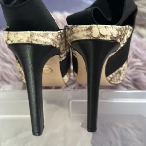 NWOT Michael Michael Kors Sandals