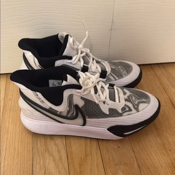 NWOT Nike Kyrie 8 black/white sneakers size 5Y