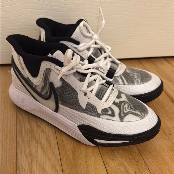 NWOT Nike Kyrie 8 black/white sneakers size 5Y