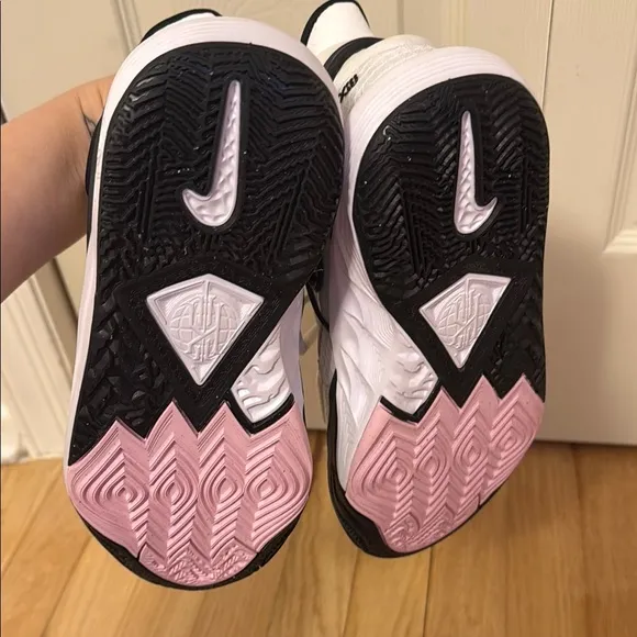 NWOT Nike Kyrie 8 black/white sneakers size 5Y