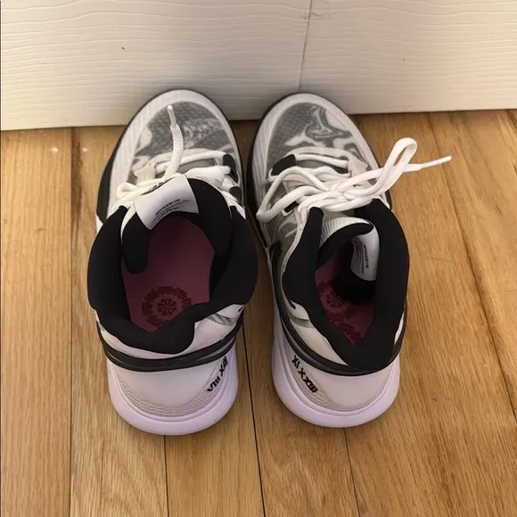NWOT Nike Kyrie 8 black/white sneakers size 5Y
