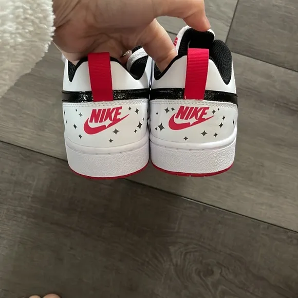 NWOT Nike Sneakers. YOUTH size 7
