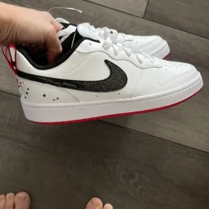 NWOT Nike Sneakers. YOUTH size 7