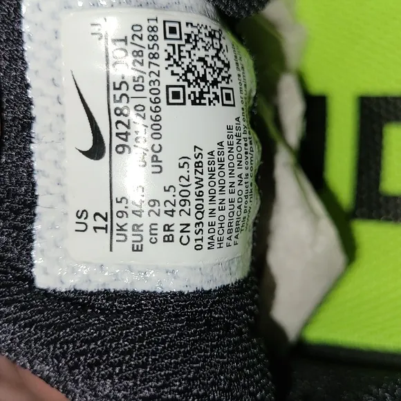 NWOT- NIKE ZOOM BLACK AND GRAY.  SIZE 12 WOMAN'S SNEAKERS.  BRAND NEW!!!!