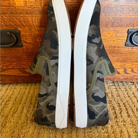 NWOT Olukai Men's Camouflage Slip-On Shoes