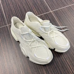 NWOT Reebok Sneakers Run R96