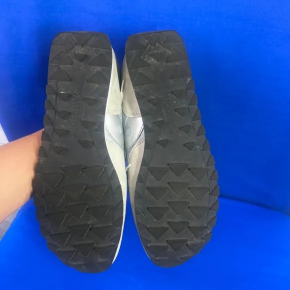 •NWOT |•SAUCONY•| Brand New Gery Unisex Sneakers