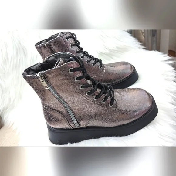 NWOT Steve Madden  Boots Size 5M