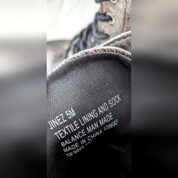NWOT Steve Madden  Boots Size 5M