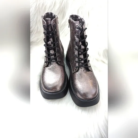 NWOT Steve Madden  Boots Size 5M