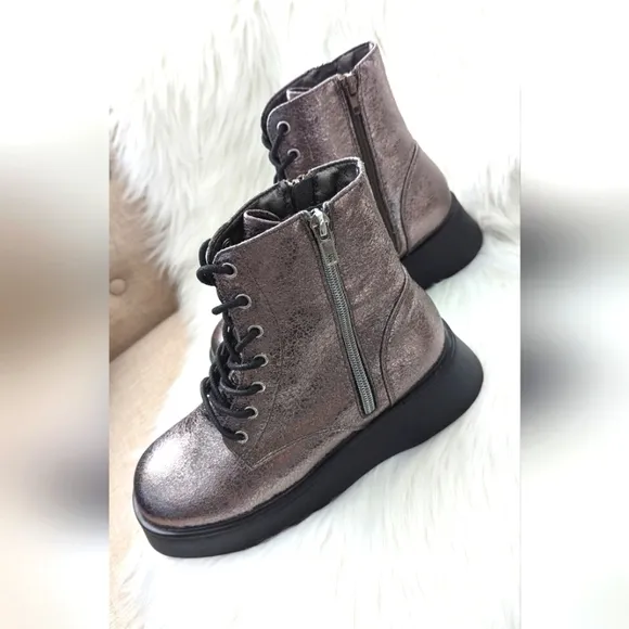 NWOT Steve Madden  Boots Size 5M