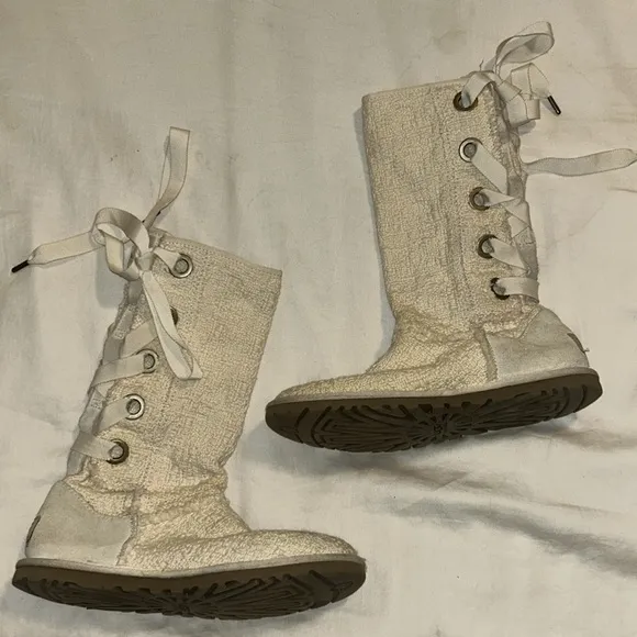 NWOT Ugg Australia Heirloom knit cream lace up boots!