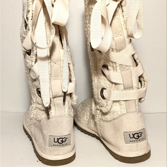 NWOT Ugg Australia Heirloom knit cream lace up boots!