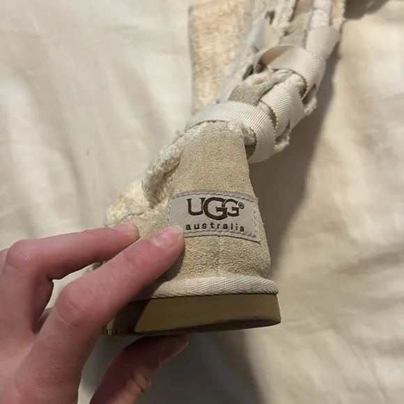 NWOT Ugg Australia Heirloom knit cream lace up boots!
