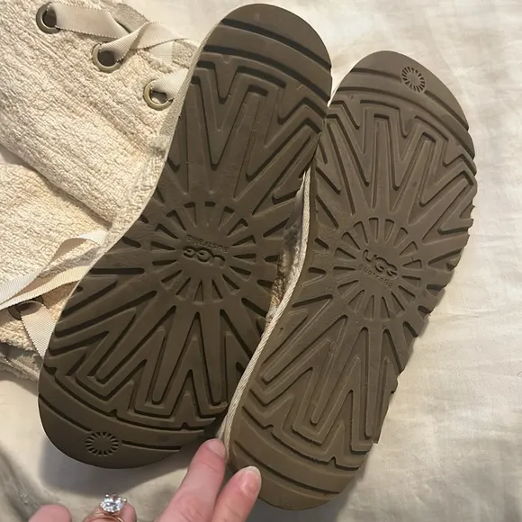 NWOT Ugg Australia Heirloom knit cream lace up boots!