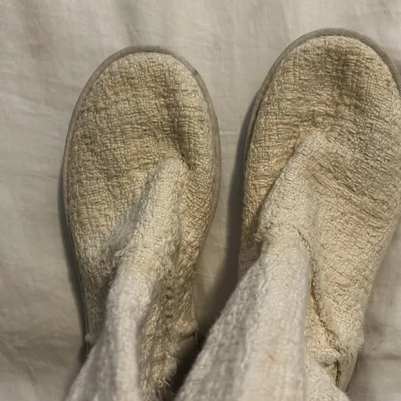 NWOT Ugg Australia Heirloom knit cream lace up boots!