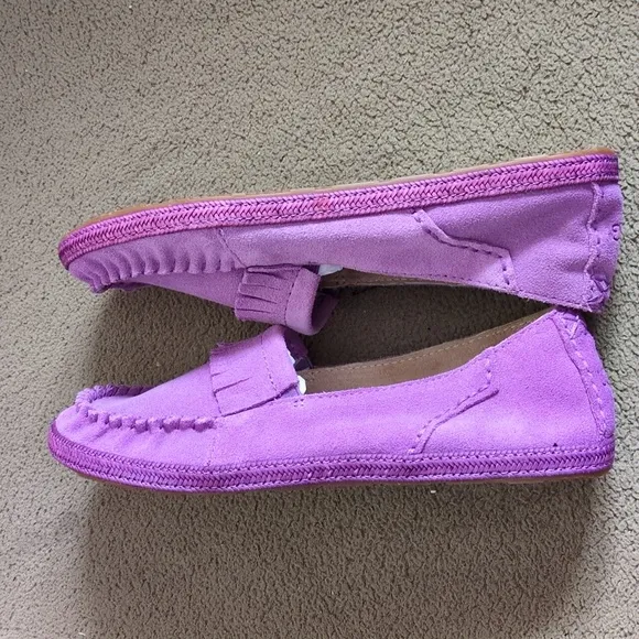NWOT UGG Purple Suede Loafers size 4  🥿 Super soft and ADORABLE!!!🥿