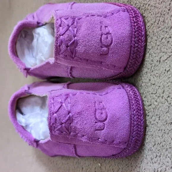 NWOT UGG Purple Suede Loafers size 4  🥿 Super soft and ADORABLE!!!🥿
