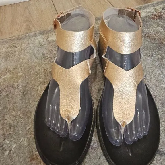 NWOT Vebenas Rose Gold Sandals Size 41