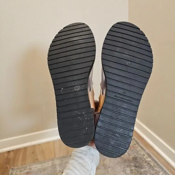 NWOT Vebenas Rose Gold Sandals Size 41